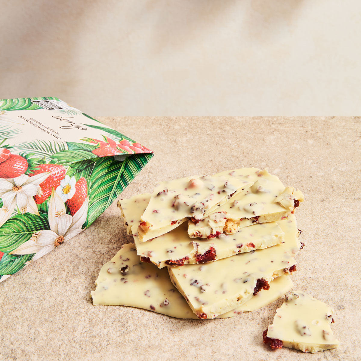 Chocolate Quebra-Quebra Branco com Morango | 200g - Foto 2