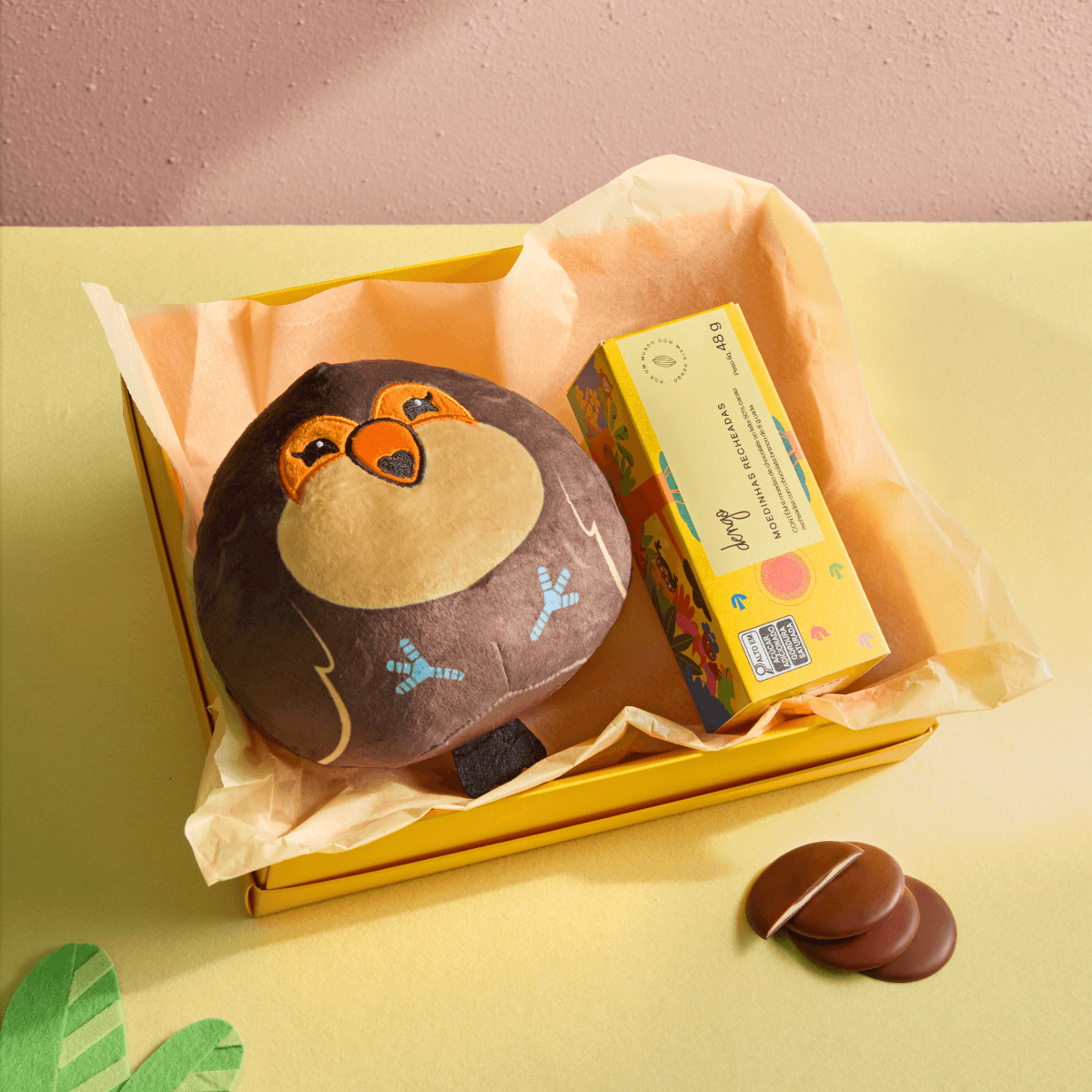 Kit Pelúcia Tucano e Moedinhas de Chocolates